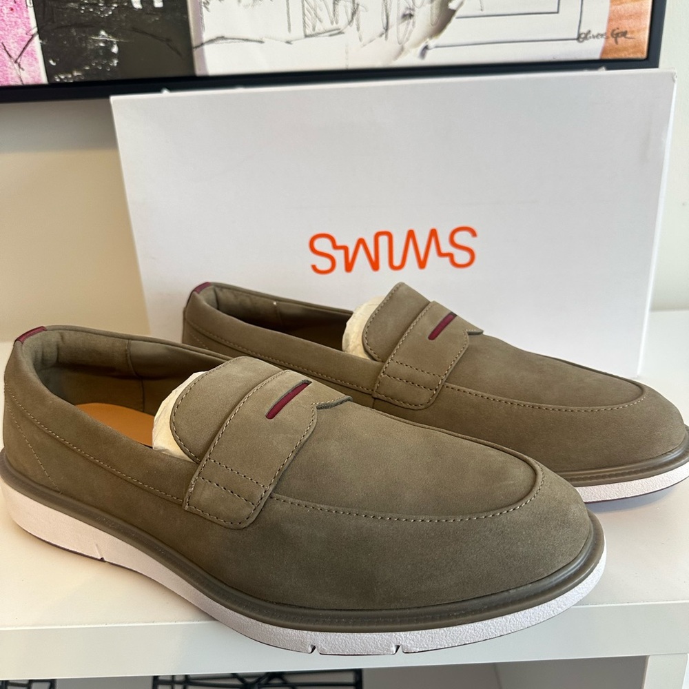 SWIMS Men's Motion Penny Loafers, Timber Wolf/Cabernet, Size 8.5, New in Box!